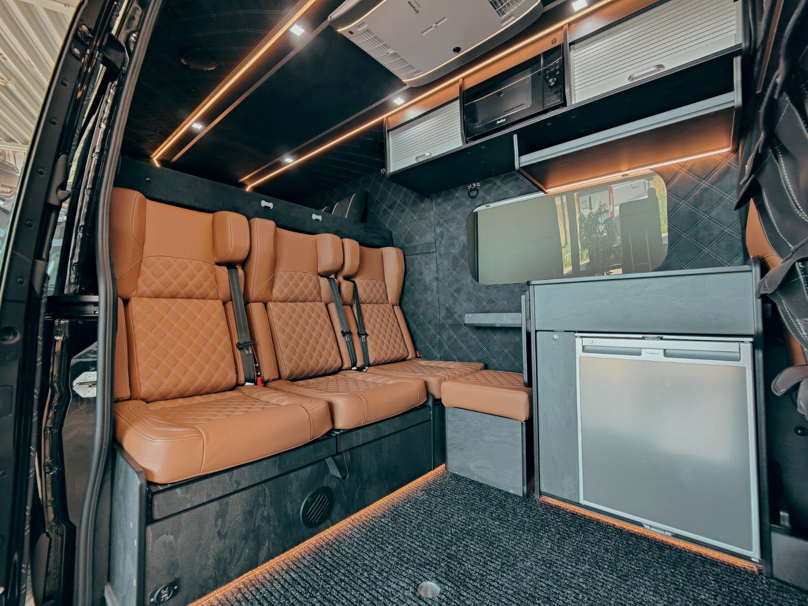 Fahrzeugabbildung Mercedes-Benz X-CROSSVAN  RWD #stealthcamper