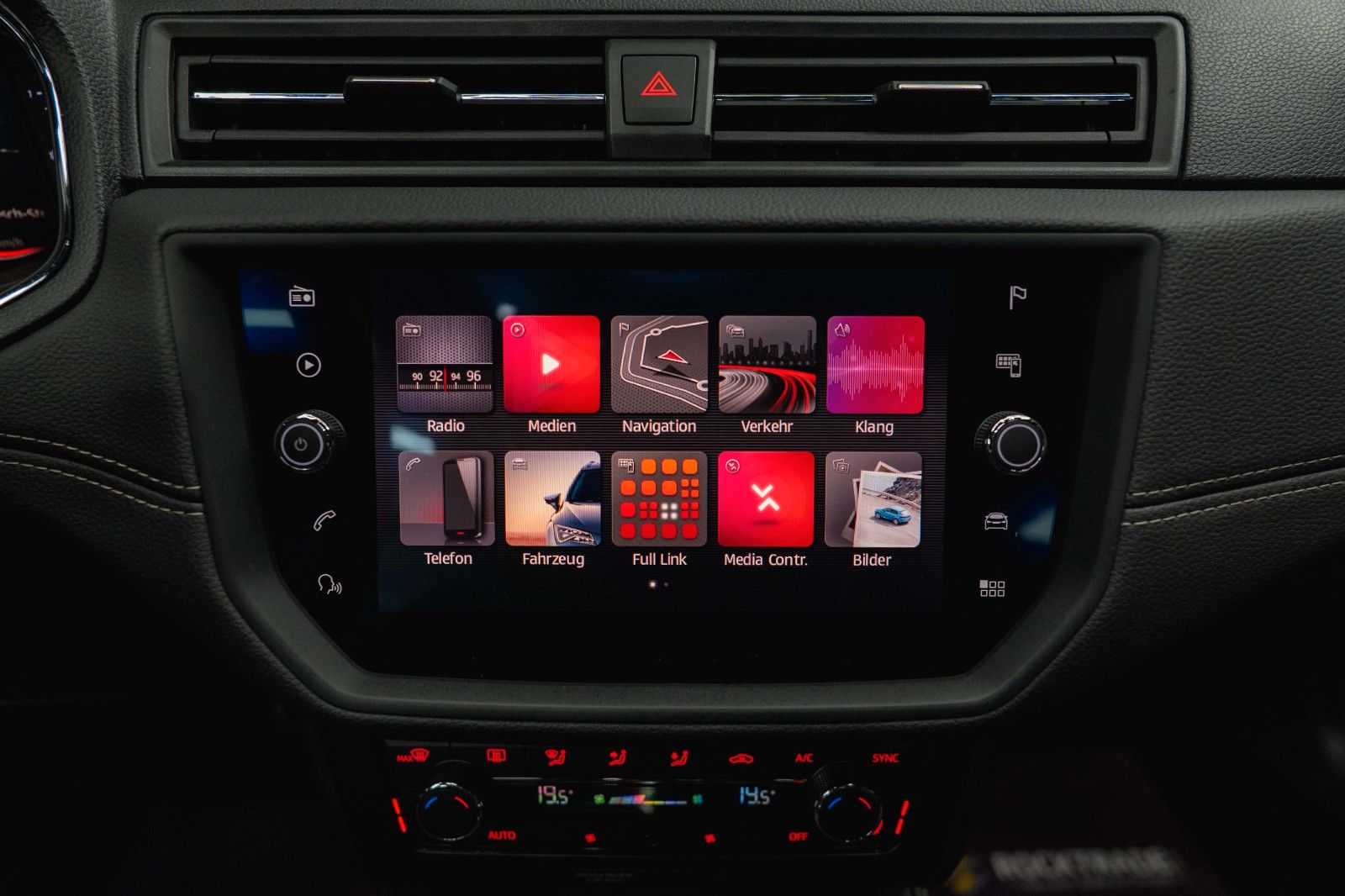 Fahrzeugabbildung SEAT Ibiza Xcellence Sport DSG *LED*Panorama*Kamera*