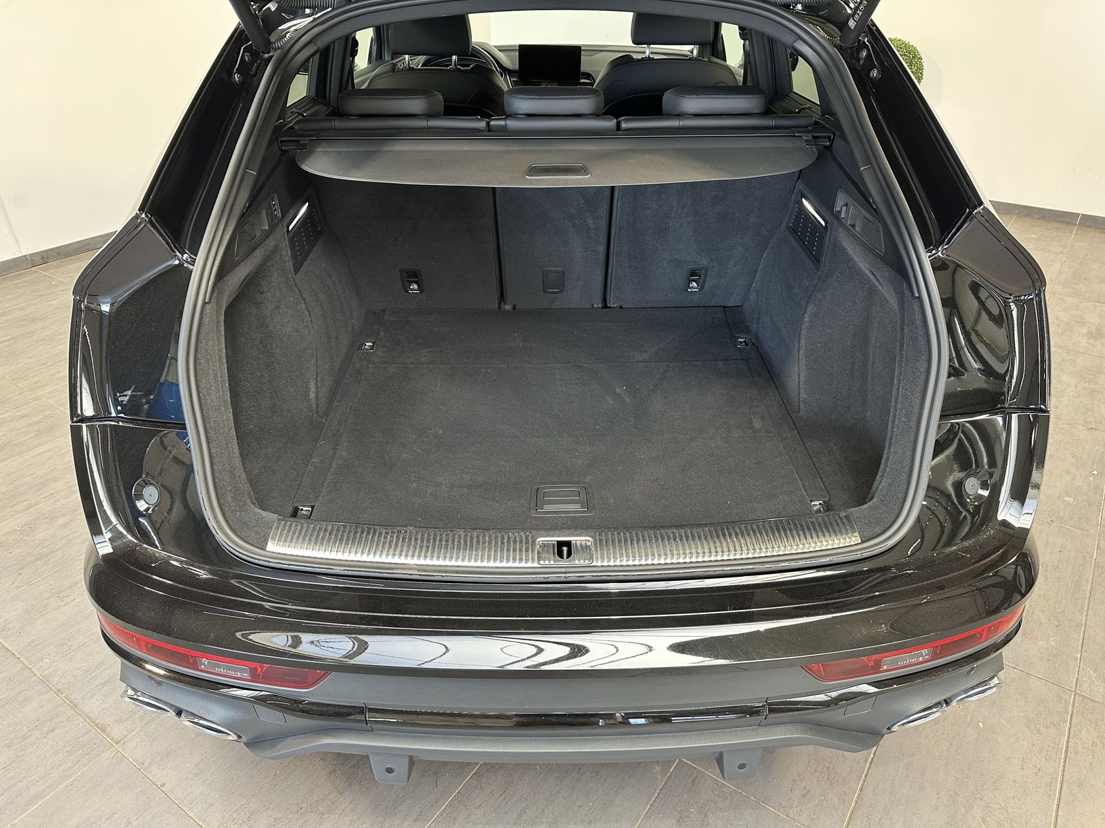 Fahrzeugabbildung Audi SQ5 SpB Black NAV+LED+HUD+LUFTFEDERUNG+DSP+21ZO