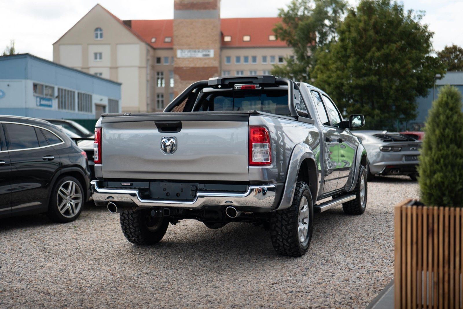 Fahrzeugabbildung Dodge RAM 5.7 V8 HEMI 4x4 OFFROAD Bodylift LONGBED LED
