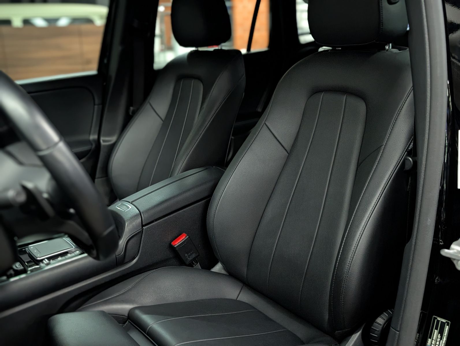 Fahrzeugabbildung Mercedes-Benz GLA 220 d STYLE MBUX TEMP StHz LEDER SHZ KEYLESS