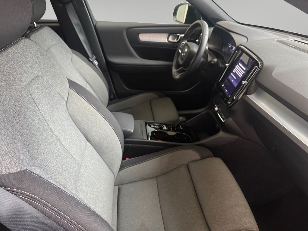 VOLVO XC40 B3 B DKG Plus Black Edition 360° Schiebedac VOLVO XC40 B3 B DKG Plus Black Edition 360° Schiebedac