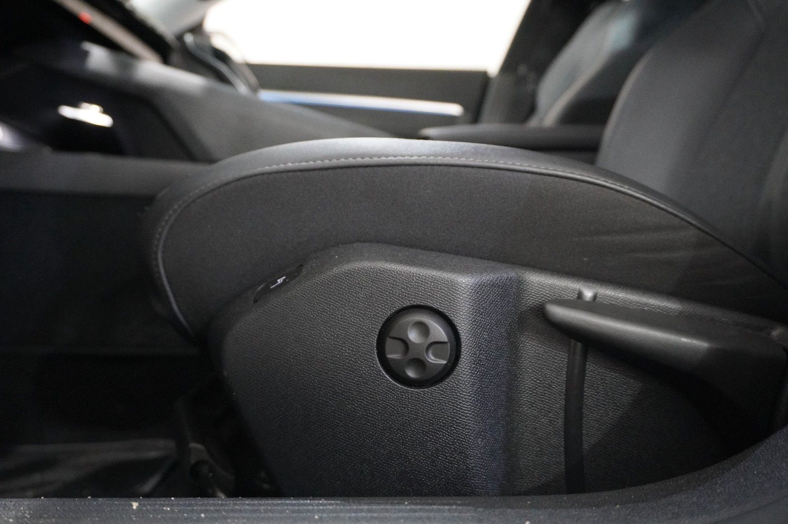 Fahrzeugabbildung Peugeot 508 SW 1.2T ALLURE PACK NAVI/LED/KAMERA/SHZ/VIRT