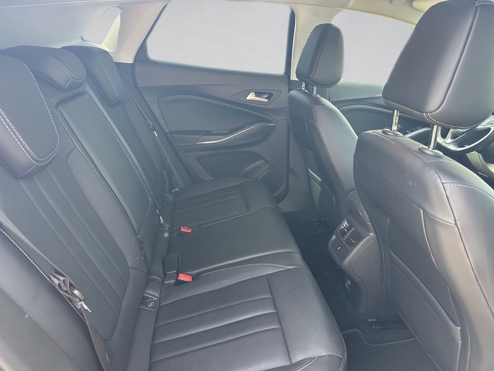 Fahrzeugabbildung Opel Grandland 1.2 Turbo Ultimate 360,AHK,LED,Leder