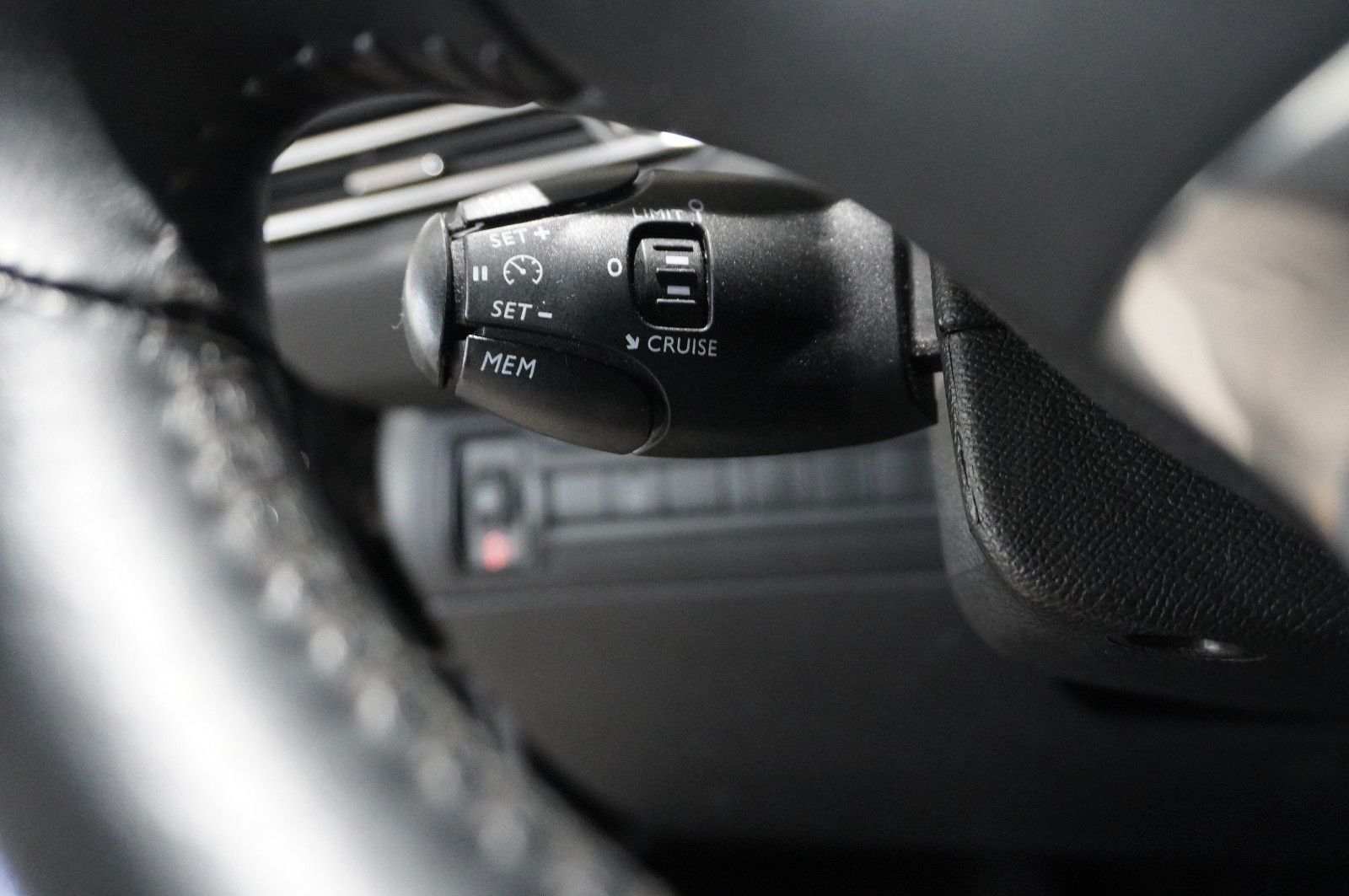 Fahrzeugabbildung Peugeot 308 LIM. 1.2T ACTIVE PACK NAVI/LED/TEMP./DAB+