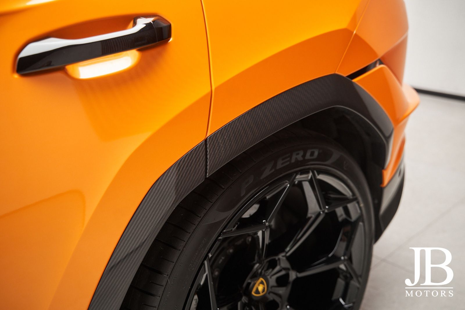 Fahrzeugabbildung Lamborghini Urus Performante Carbon Head-Up Akrapovic