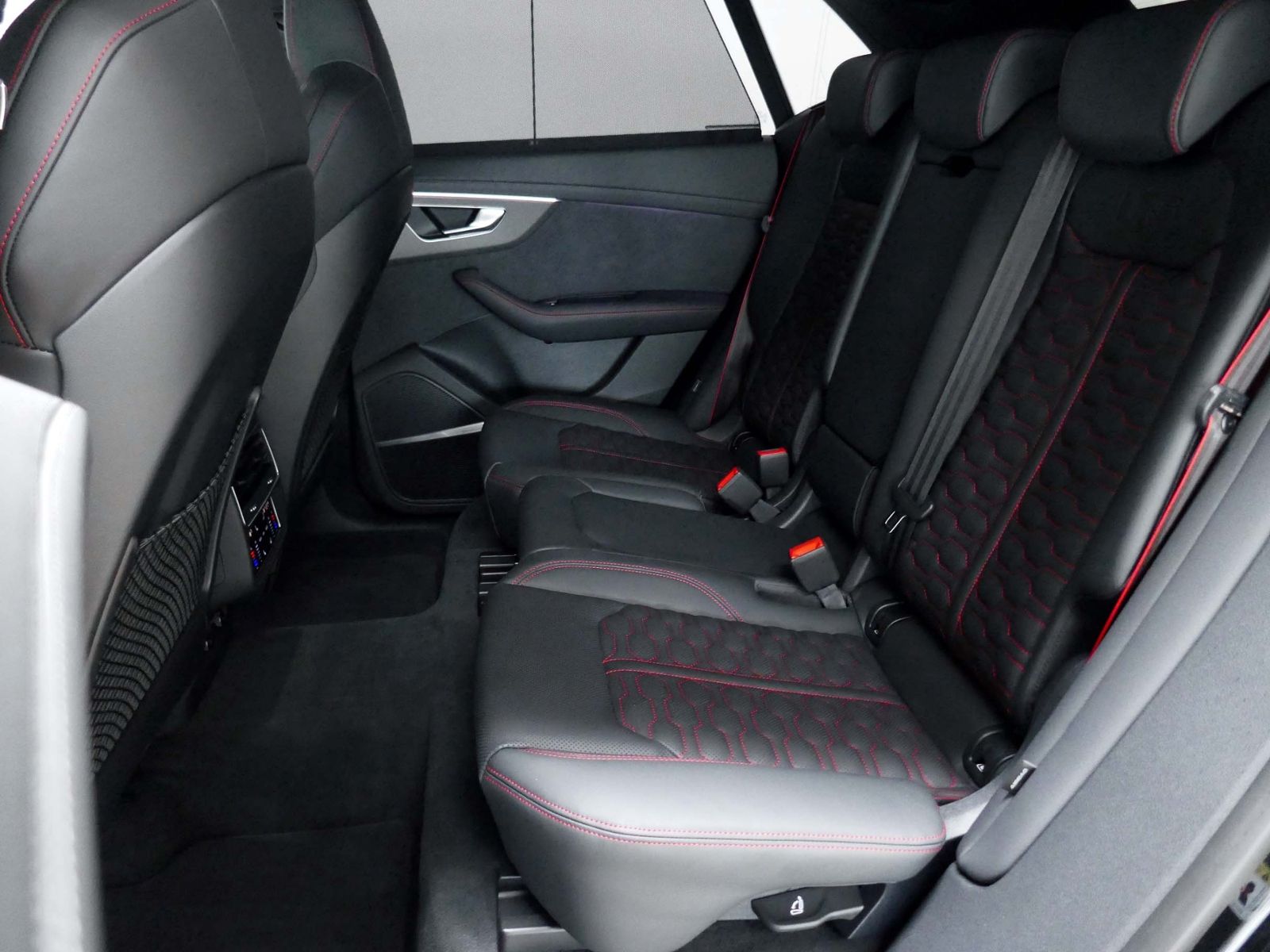 Fahrzeugabbildung Audi RS Q8 quattro 4.0 V8 441 kW | LED RFK AHK Navi