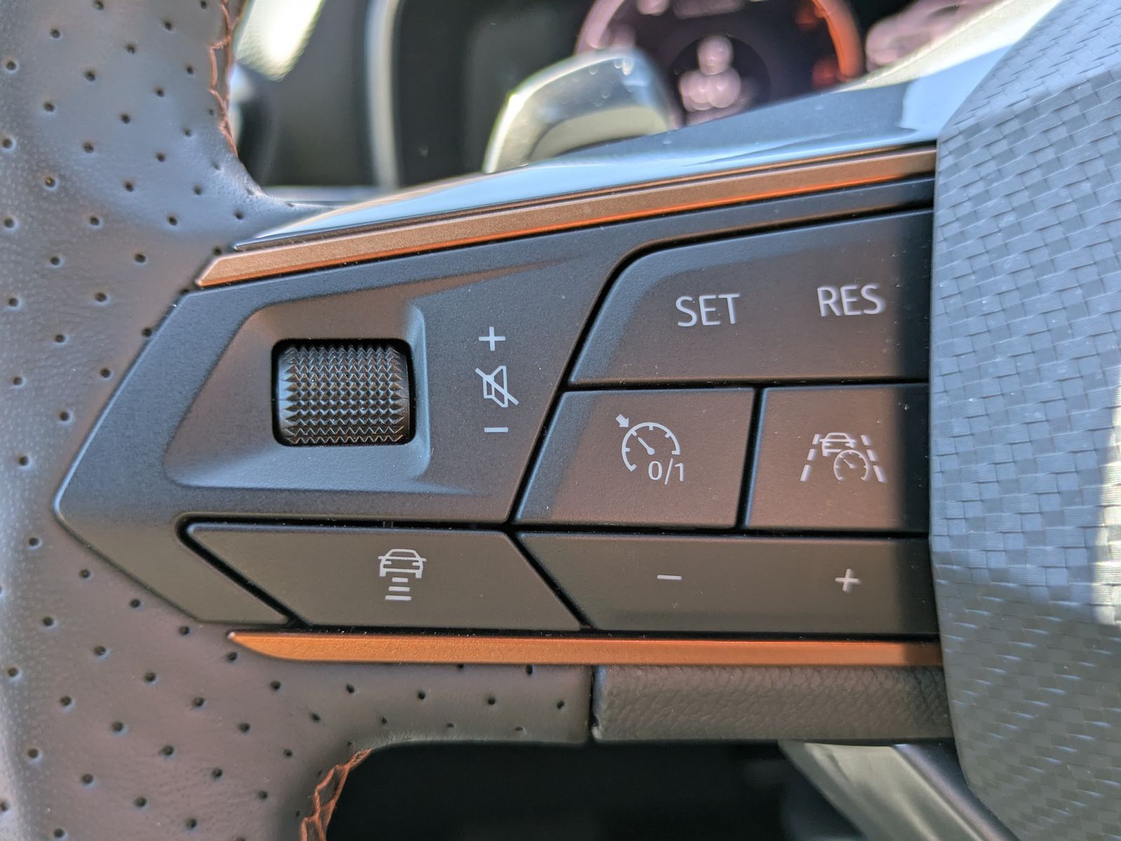 Fahrzeugabbildung CUPRA Leon 1.5 eTSI DSG MATRIX-LED*ACC*APP*KAMERA*18"