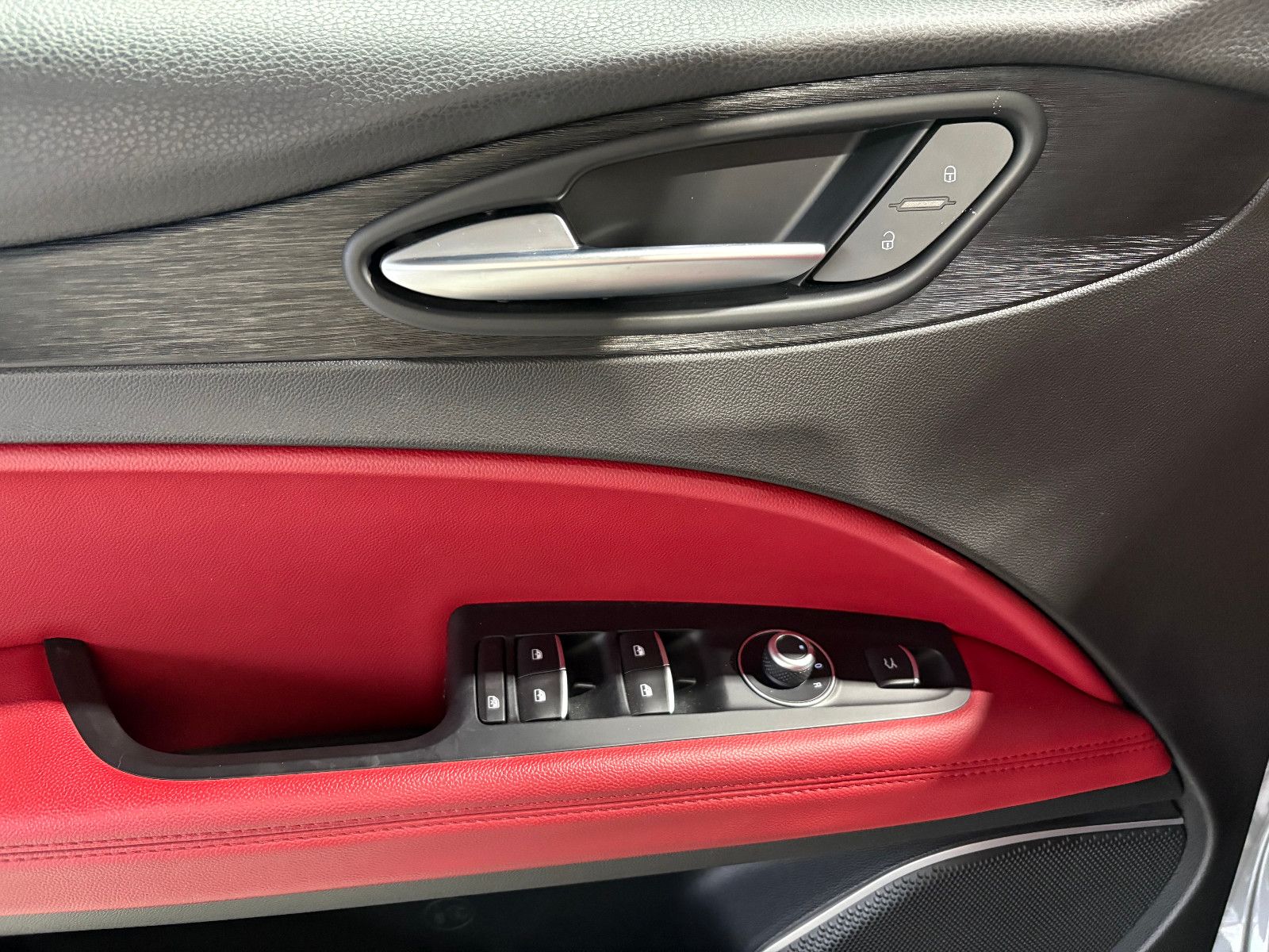 Fahrzeugabbildung Alfa Romeo Stelvio Super Q4/BI-XENON/PDC/AUTOMATIK/SPURHALT