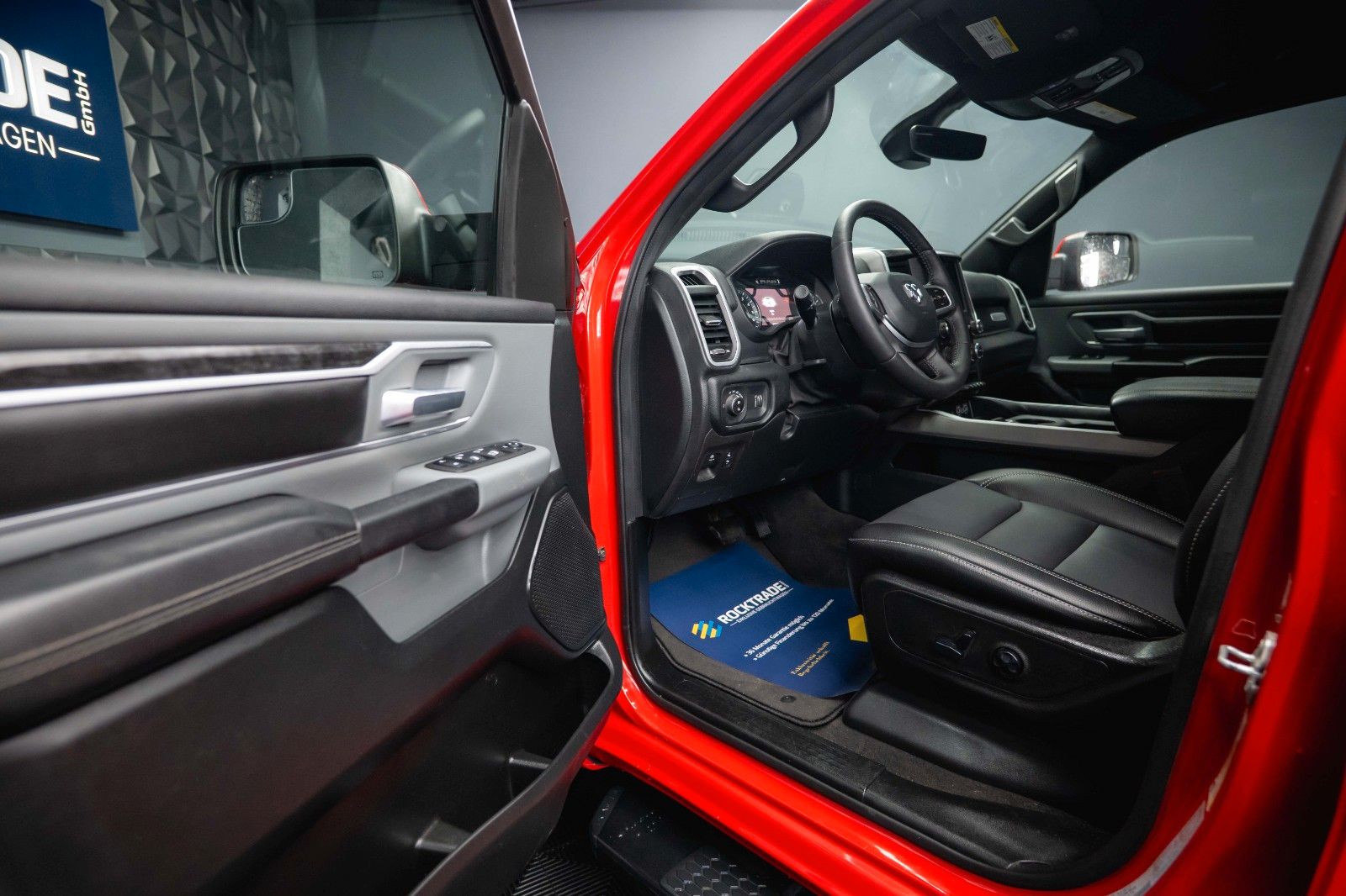 Fahrzeugabbildung Dodge RAM 5.7 V8 HEMI 4x4 OFFROAD Night-Paket *LED*19%