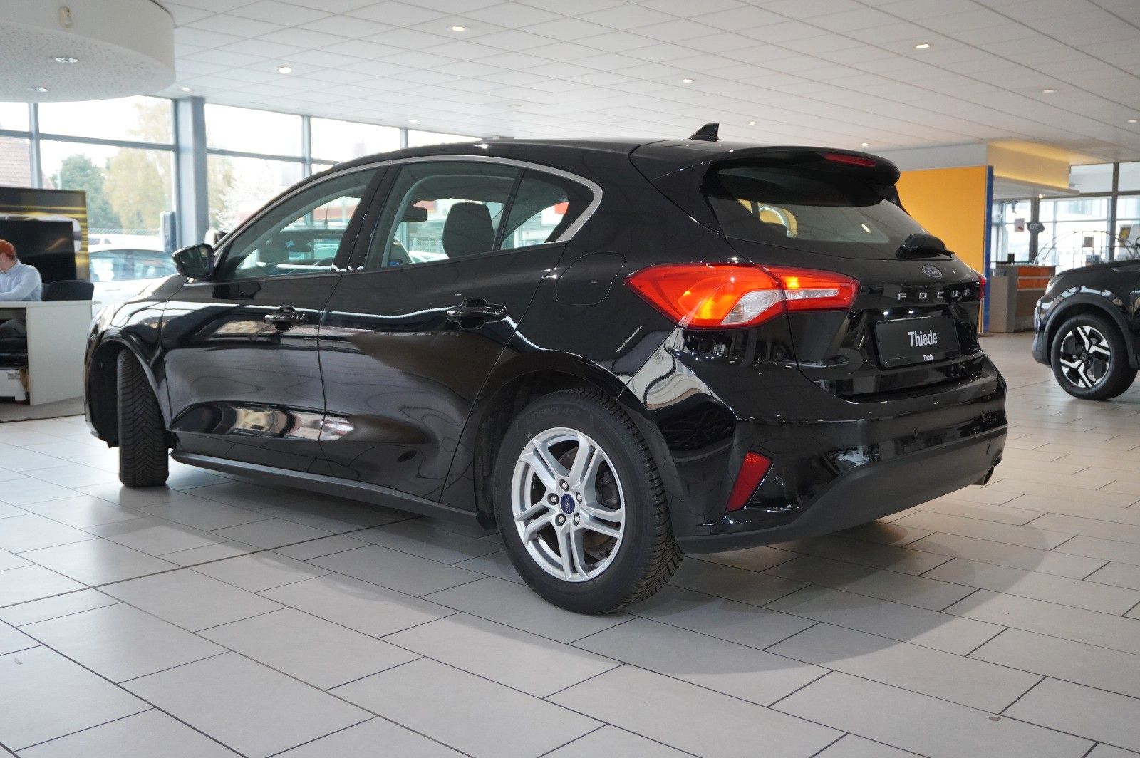 Fahrzeugabbildung Ford Focus Lim. 1.0 COOL & CONN. NAVI/LED/SPORT/SHZ