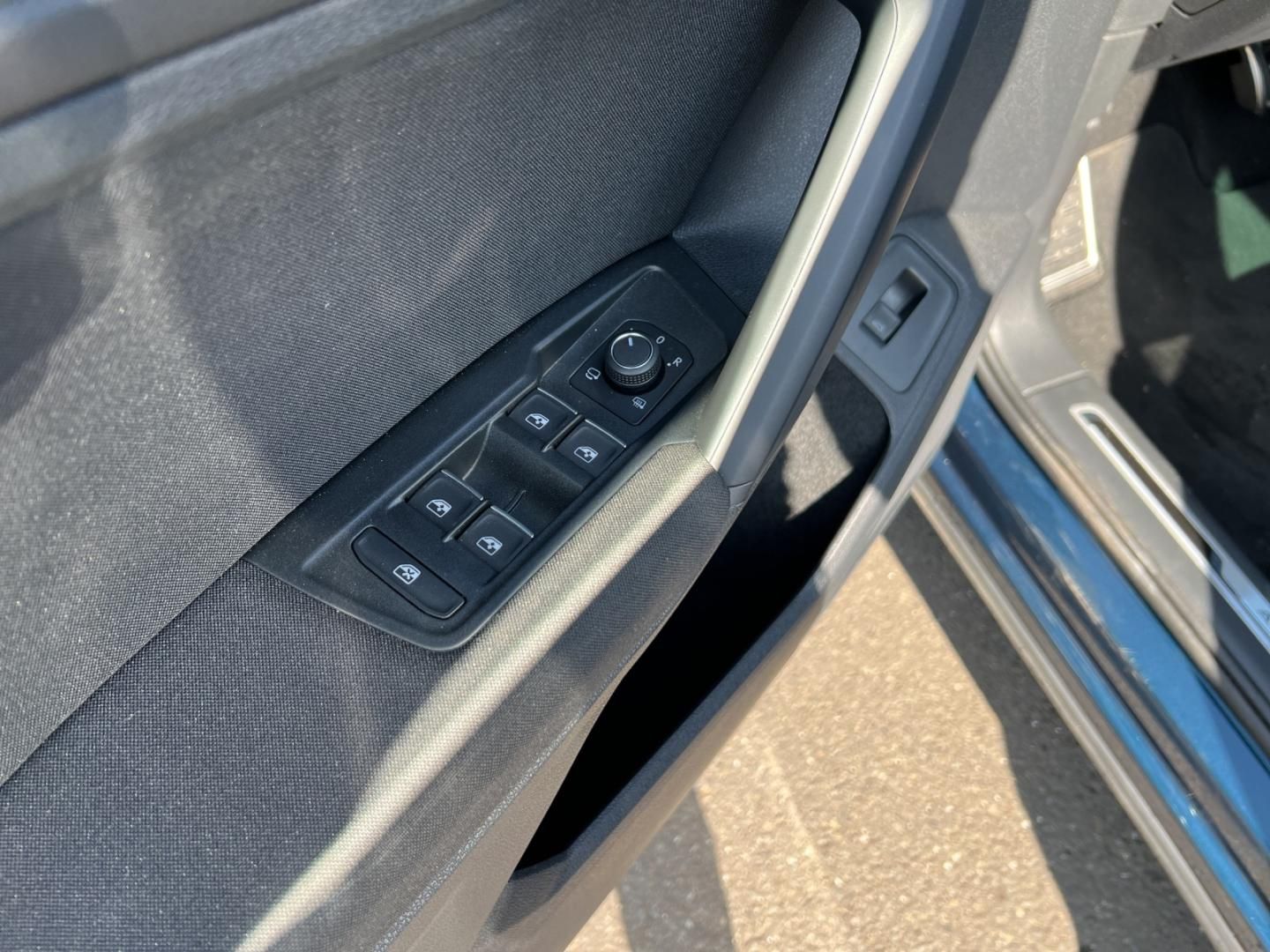 Fahrzeugabbildung Volkswagen Tiguan Active ACTIVE 1.5l TSI,DSG,AHK,Navi,Clima