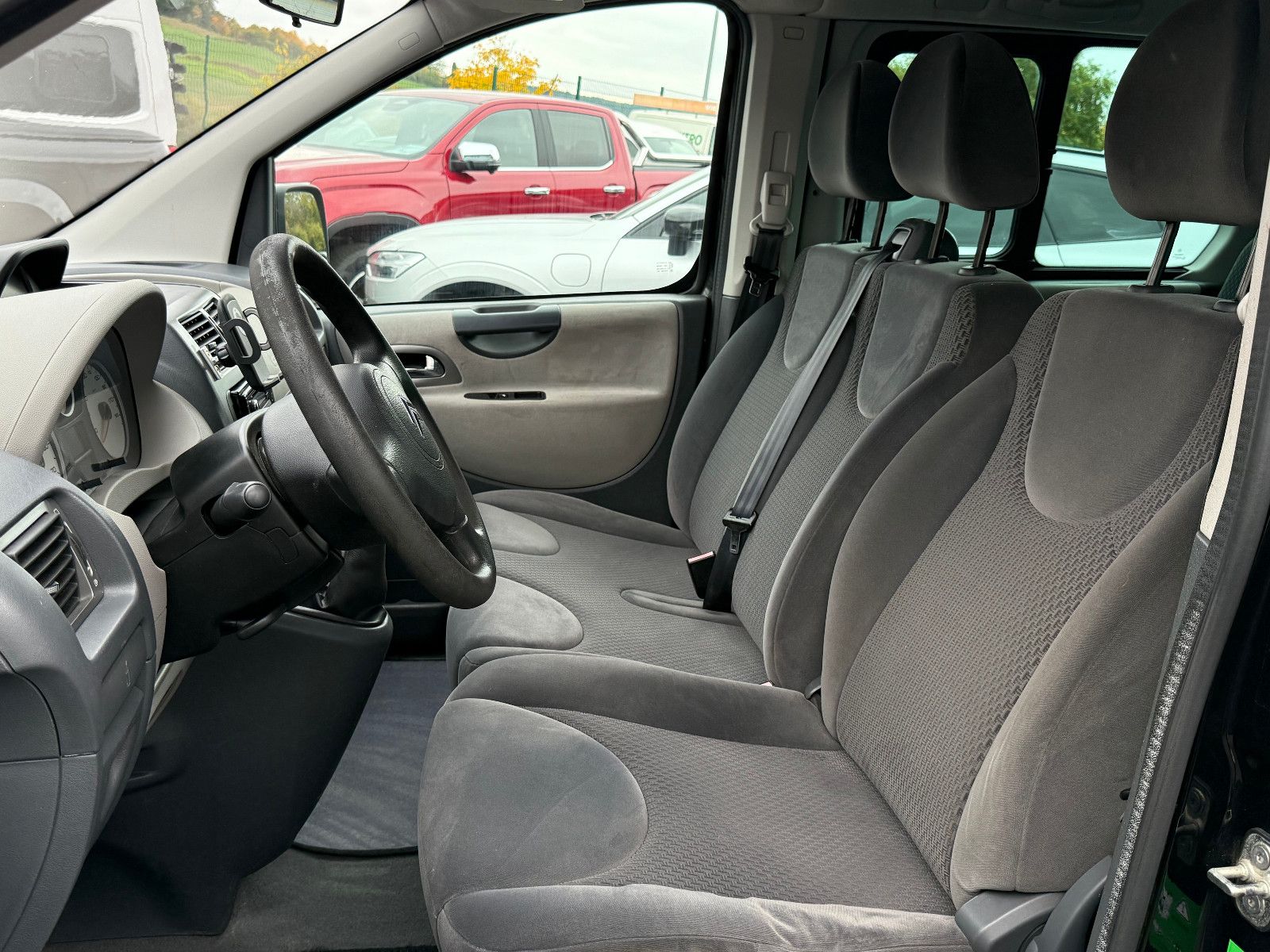 Fahrzeugabbildung Citroën Jumpy HDi 125 FAP Confort L2 9-Sitzer AHK PDC