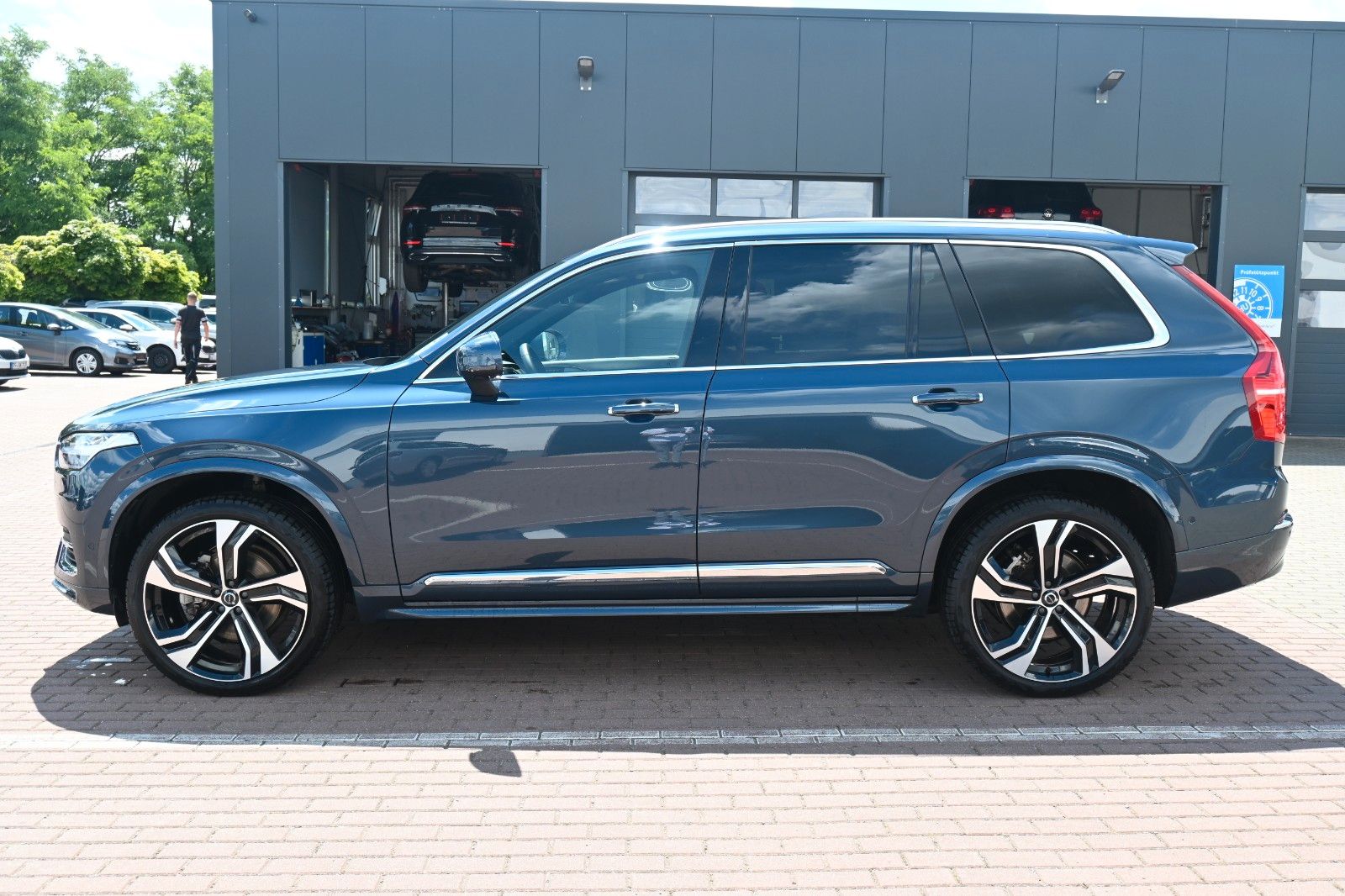 Fahrzeugabbildung Volvo XC90 B5 PlusBright*360*H/K*STHZ*LUFT*AHK*7S*PANO