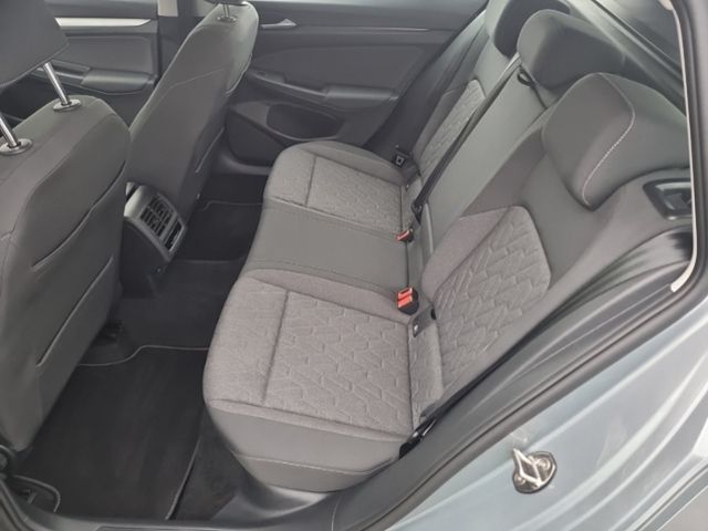 Fahrzeugabbildung Volkswagen Golf VIII Variant 1.5 TSI 85 kW LIFE SHZ LED NAV