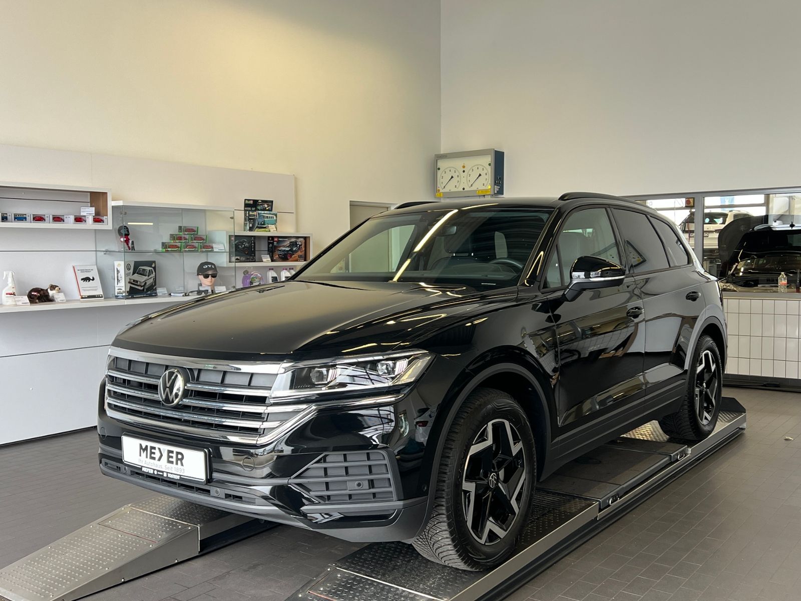 Fahrzeugabbildung Volkswagen Touareg 3.0 TDI 4MOTION *AHK, Luft, Leder, ACC,
