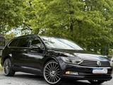 Volkswagen Passat Variant 2.0 TDI*Automatik*1.Hand*Navi*AHK - Volkswagen Passat aus 2015
