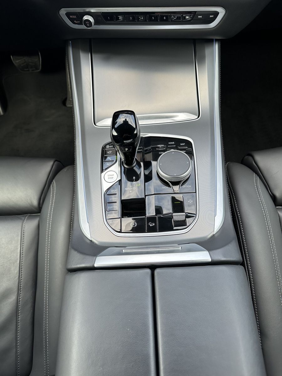 Fahrzeugabbildung BMW X5 xDrive45e M-Sport NAV+LASER+ACC+AHK+H/K+22ZO