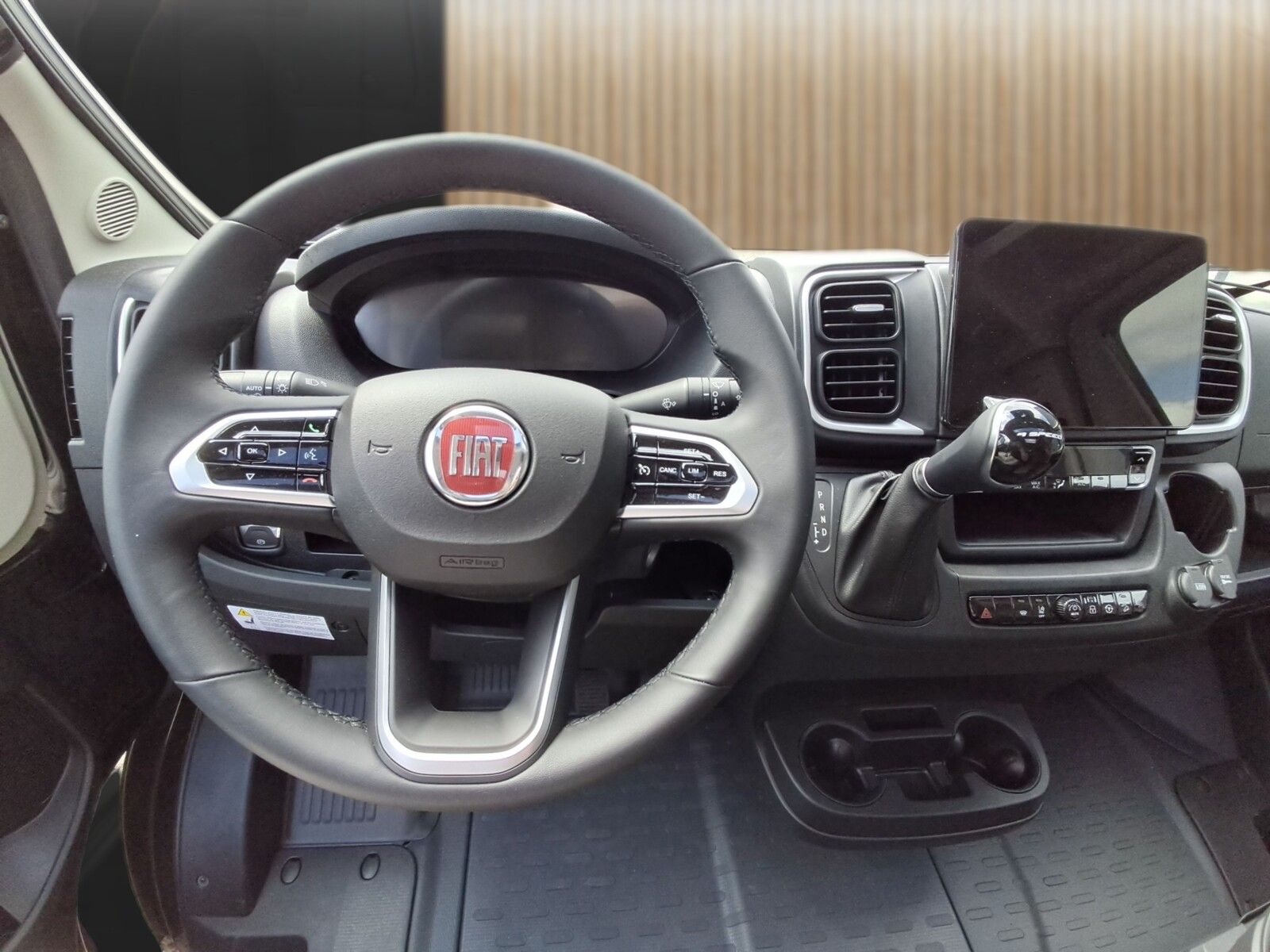 Fahrzeugabbildung Westfalia Columbus 640 E 180 PS Automatik 4.25 t Skyview