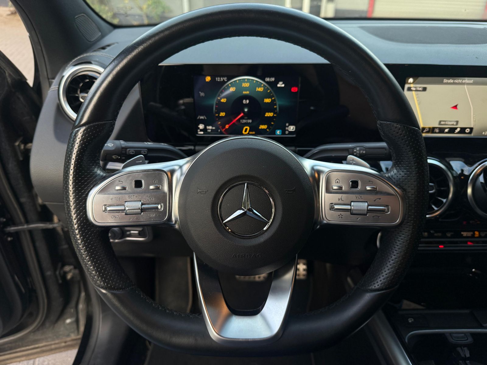 Fahrzeugabbildung Mercedes-Benz GLA 200 d 8G AMG-Line LED+NAV+SHZ+AHK+KAM+CARPL+