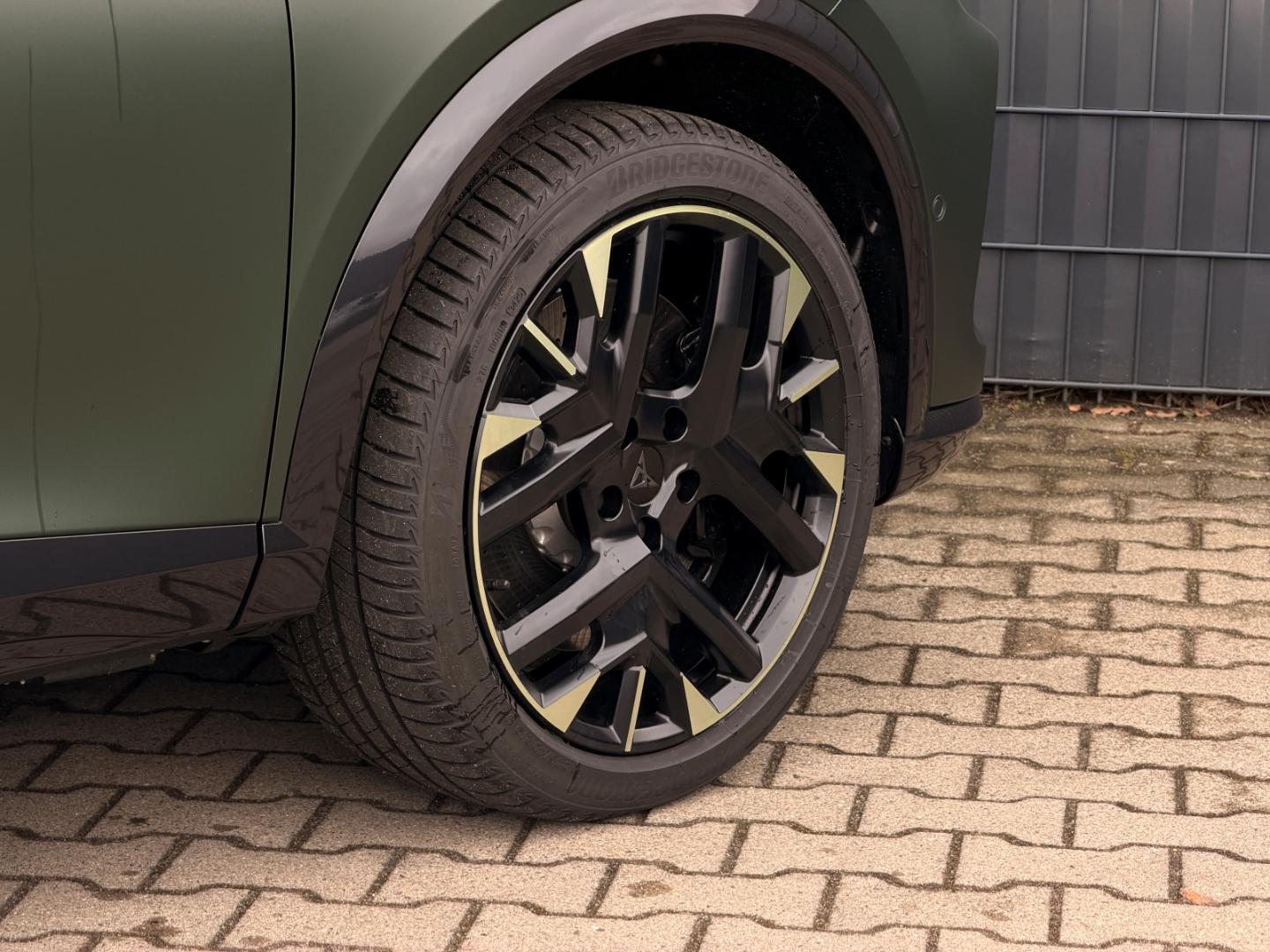 Cupra Formentor VZ Tribe Ed. 2.0 TSI DSG 4D MATRIX/SEN