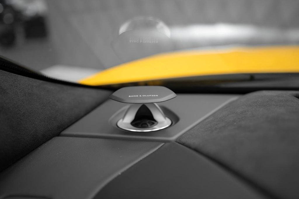 Urus 4.0 V8 S YELLOW/BLACK YELLOW PANO B&O - Bild 27