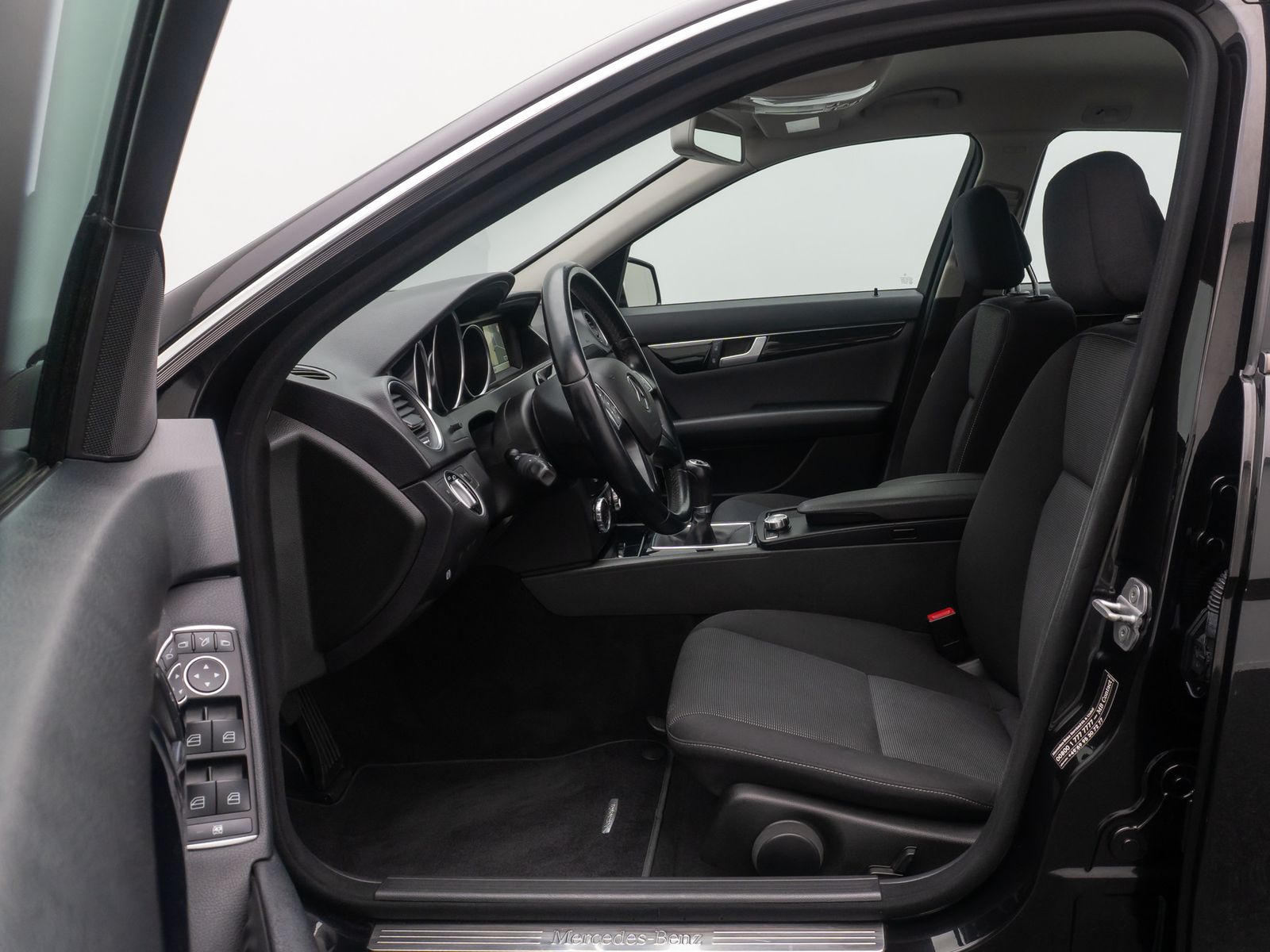 Fahrzeugabbildung Mercedes-Benz C 180 BlueEfficiency AHK Navi HiFi PDC KlimaAut