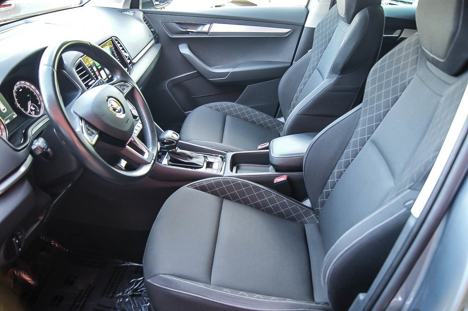 Fahrzeugabbildung SKODA Karoq 1.6 TDI DSG Ambition NAVI ANHÄNGERKUPPLUNG