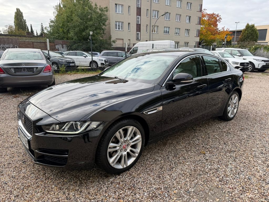 Jaguar XE 20d 180PS Automatik*Leder*Navi*Xenon