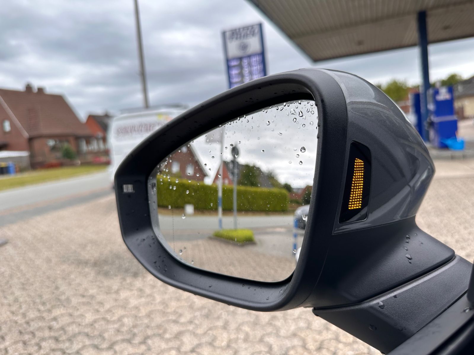 Fahrzeugabbildung Volkswagen T-Roc R Line 1.5 eTSI DSG APP/ACC/AHK/LED/eHeck