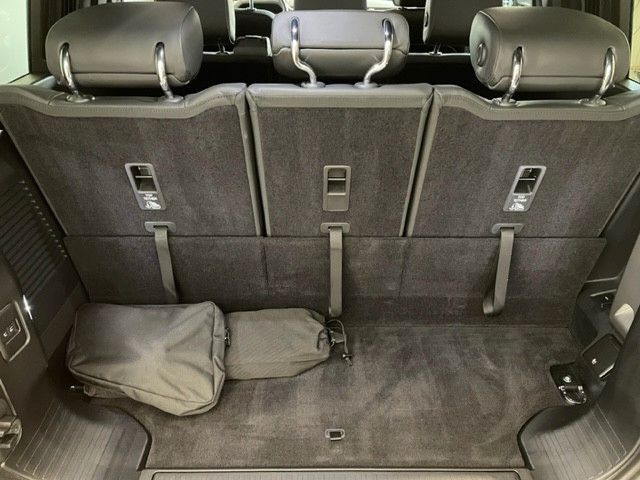 Fahrzeugabbildung Land Rover Defender 130 D300 X  Standheizung & Acht Sitze