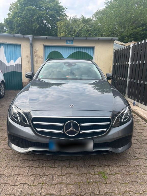 Image of Mercedes-Benz E 220