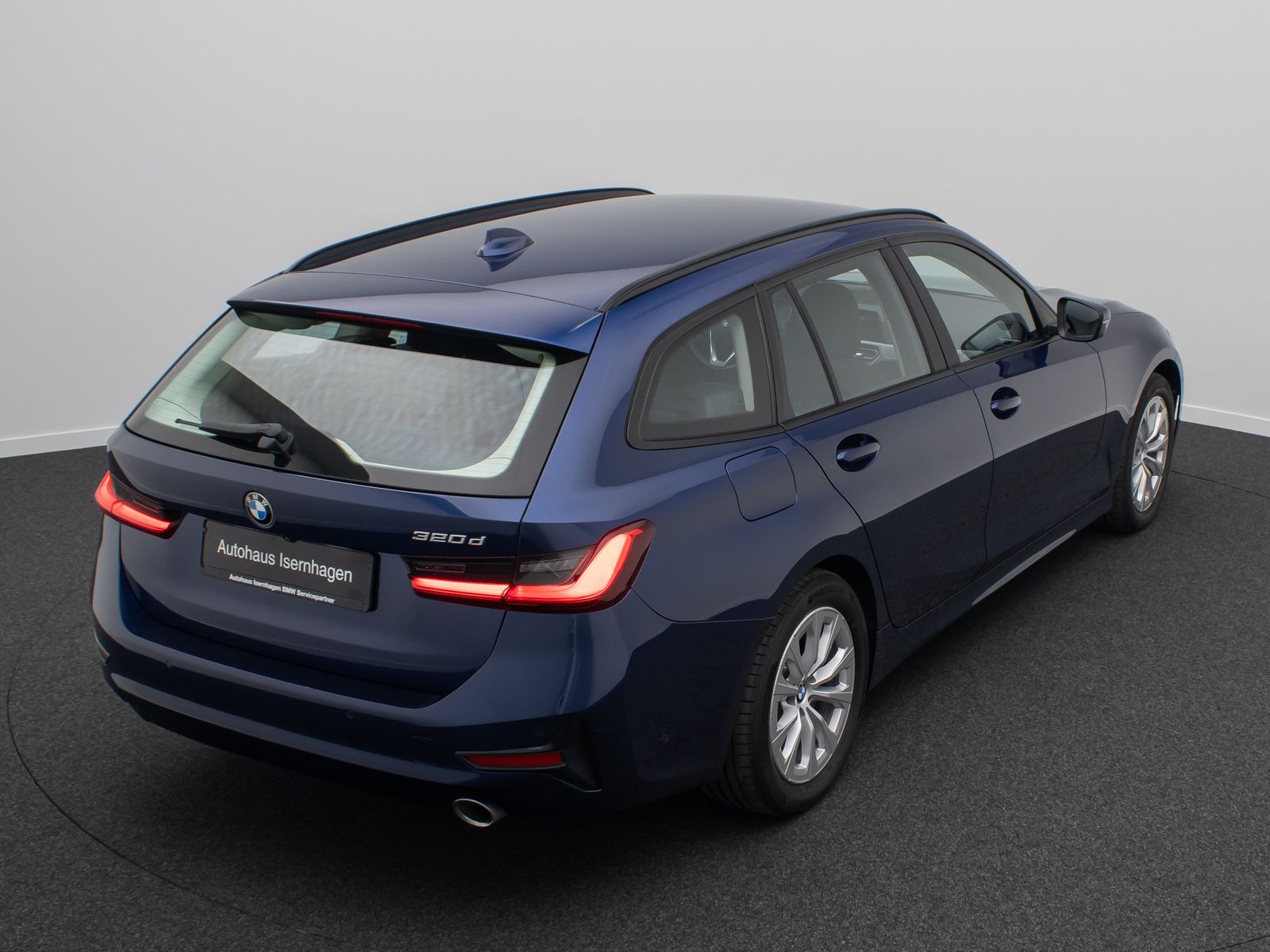 Fahrzeugabbildung BMW 320d GeschwindigReg HiFi Kamera LED CockpitPlus