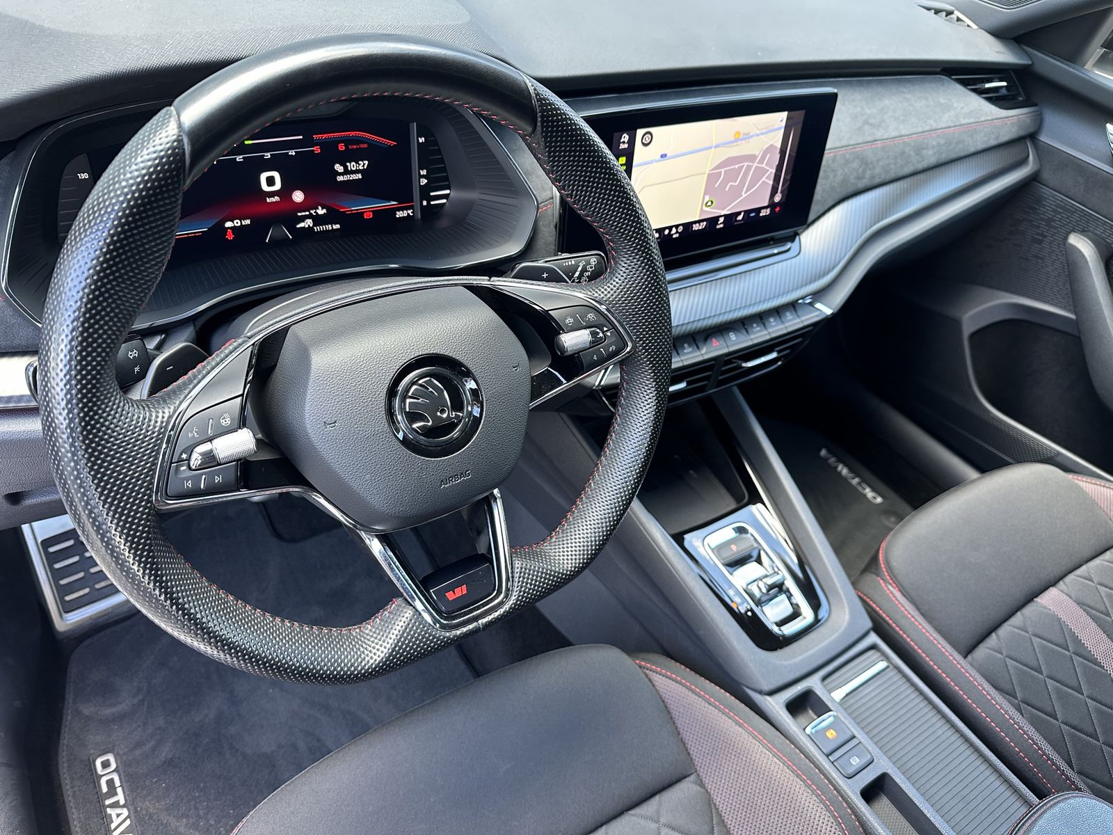 Fahrzeugabbildung SKODA Octavia Combi RS NAV+MATRIX+PANO+STHZ+18ZOLL+KAM