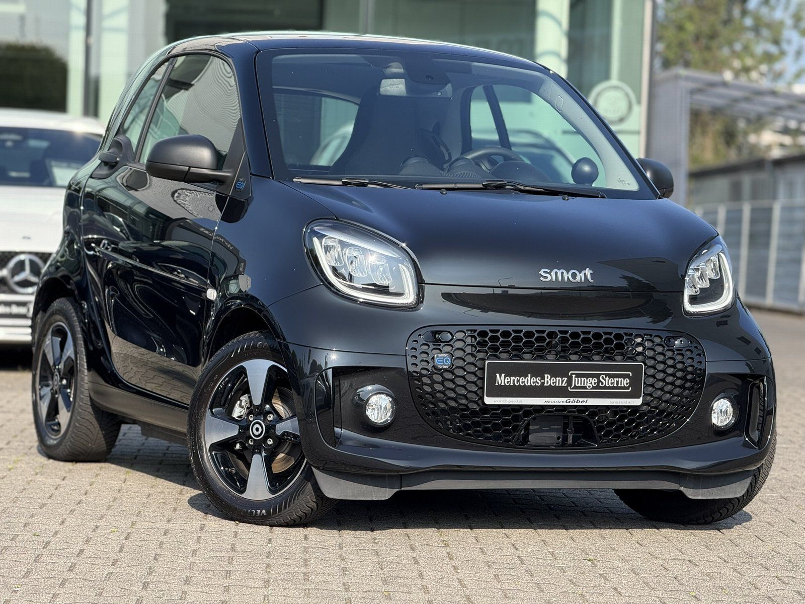 Fahrzeugabbildung Smart SMART EQ FORTWO*PANO*AMBIENTE*KAMERA*LED*PDC