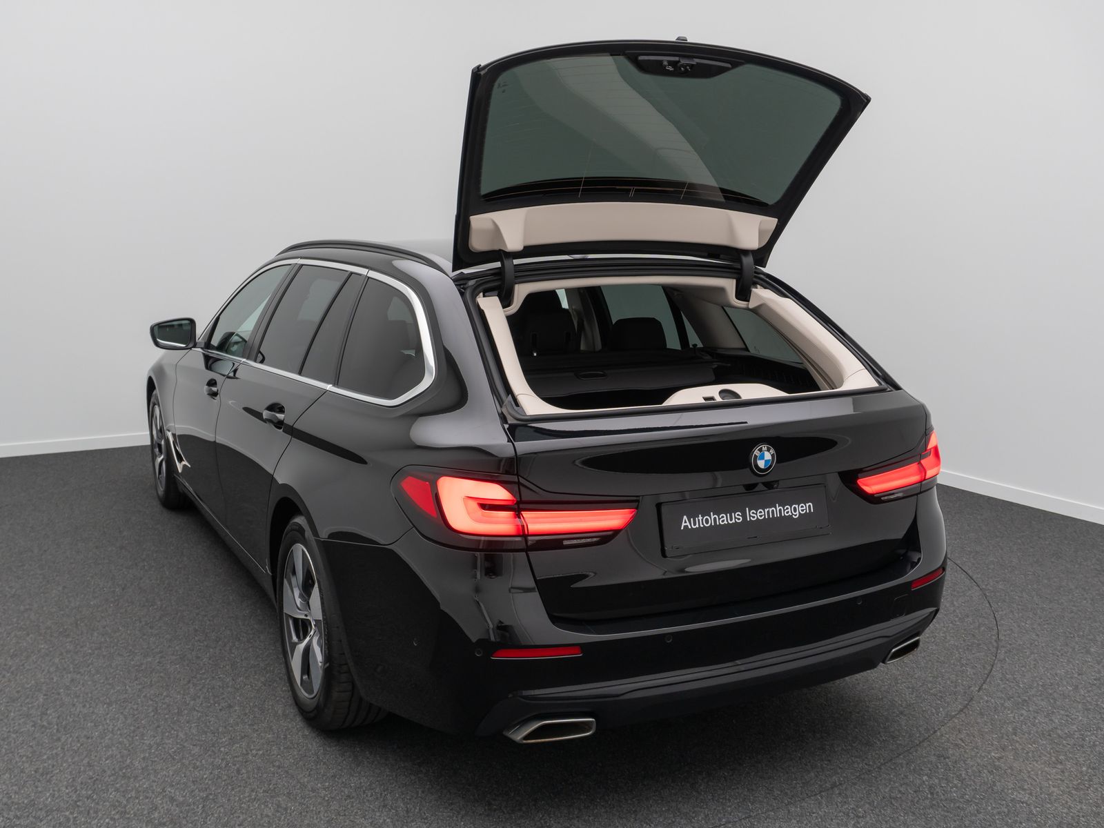 Fahrzeugabbildung BMW 520d xD Kamera HUD DAB Alarm Sport Fernlichtassi