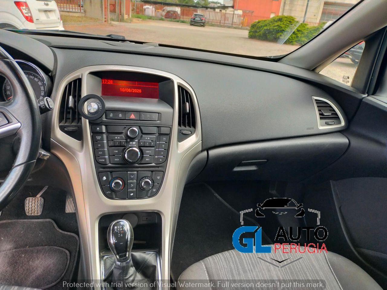 Opel Astra 2012 — photo 15