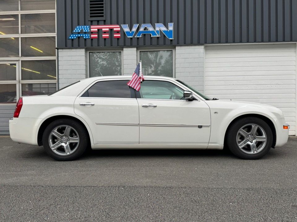Fahrzeugabbildung Chrysler 300C 5.7 V8 Hemi 2 Hand Leder Navi 8 Fach