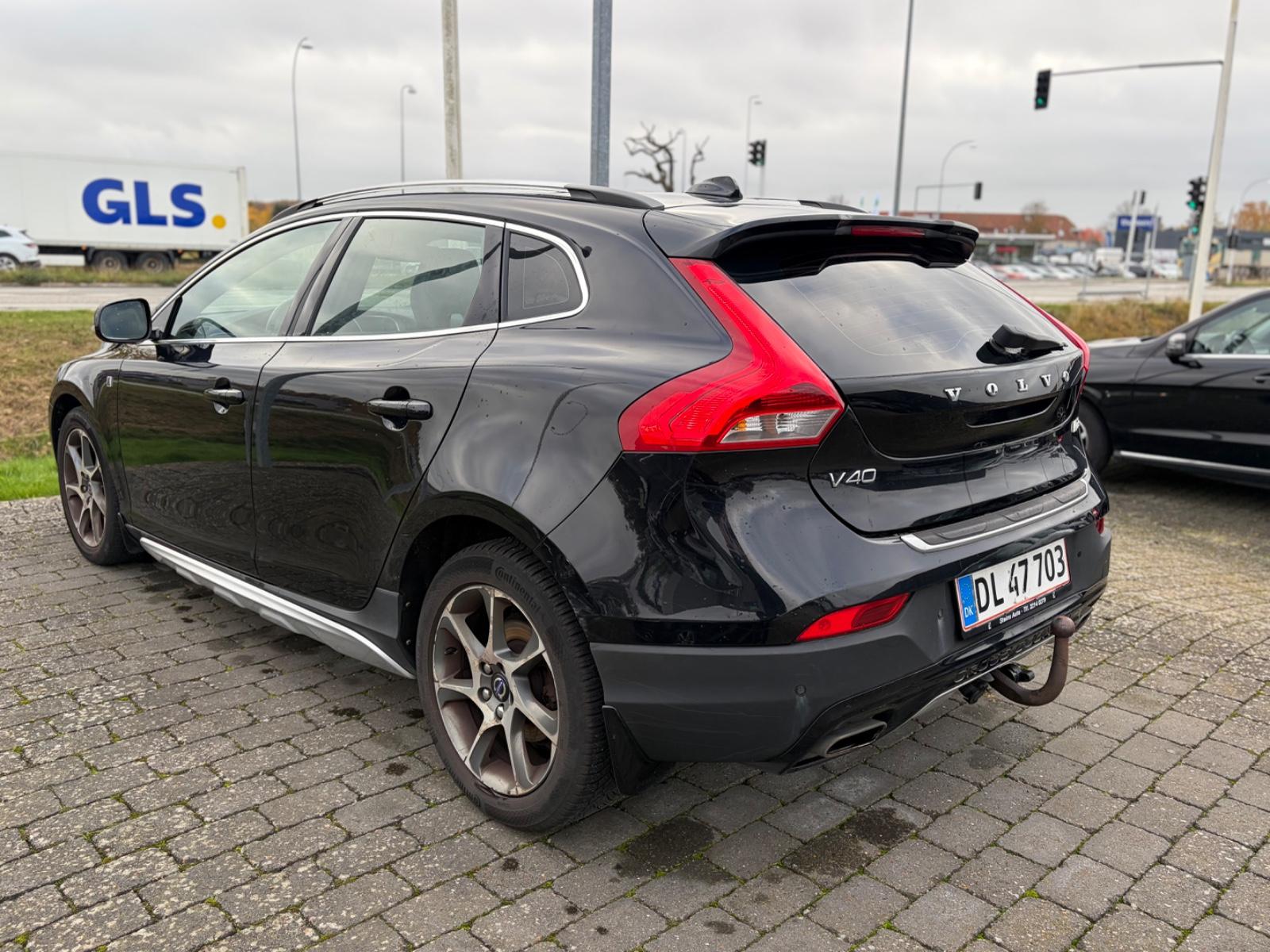 Volvo V40 Cross Country 2015 — фото 11