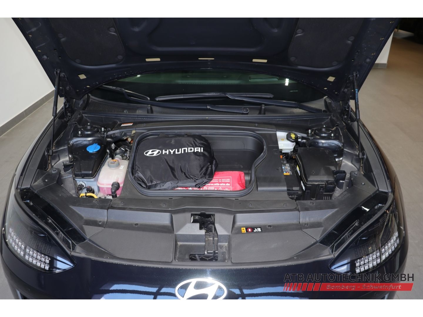 Fahrzeugabbildung Hyundai IONIQ 6 UNIQ 77,4 kWh 4WD 96,8% SOH HUD Navi