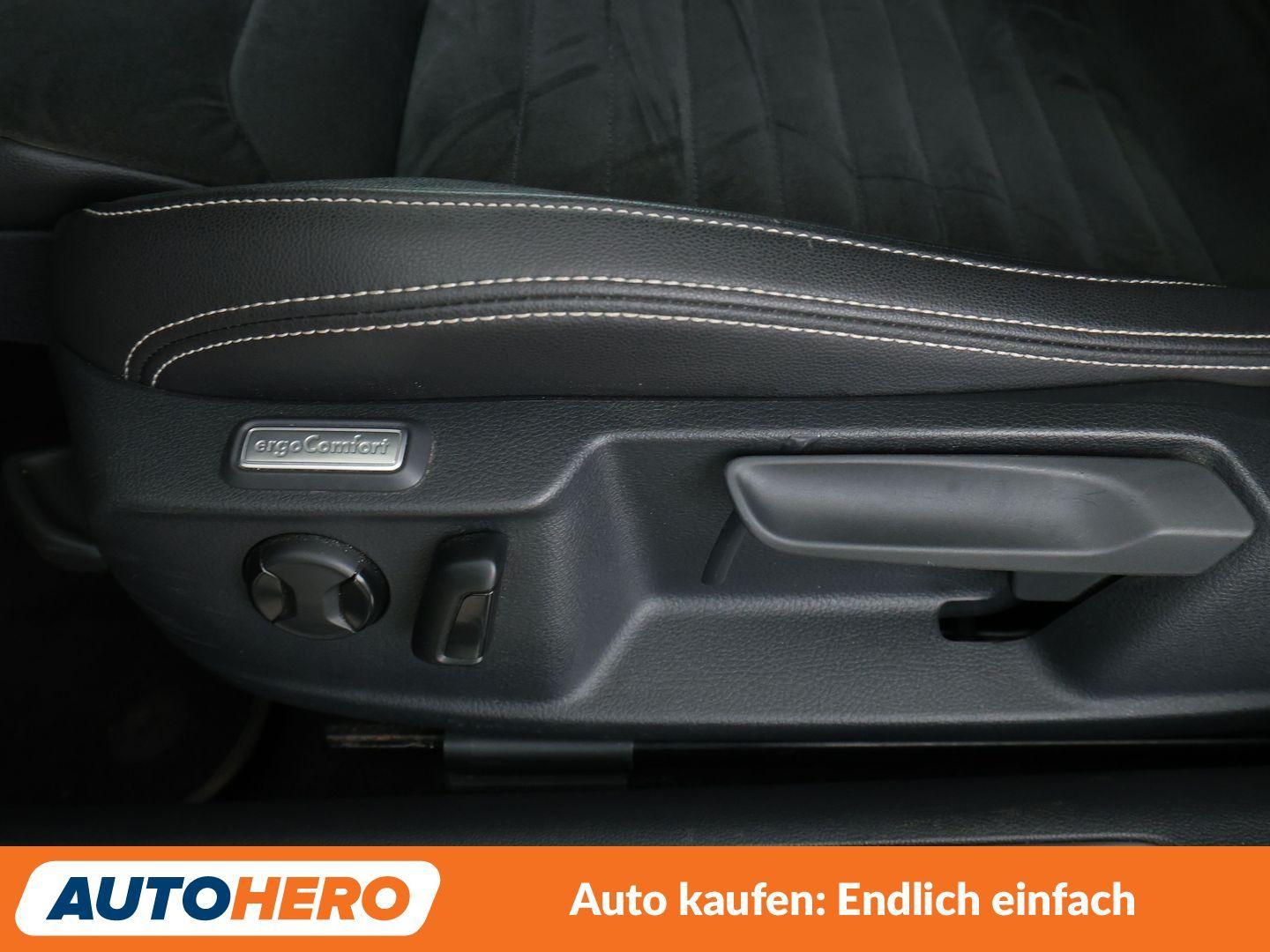 Volkswagen Passat 1.5 TSI ACT Elegance Aut.*NAVI*LED*ACC*