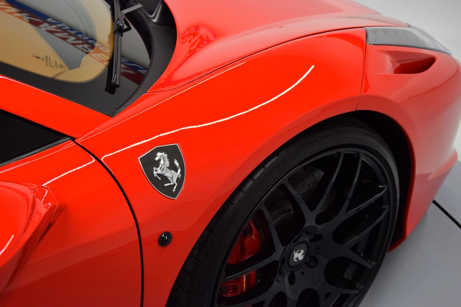 Fahrzeugabbildung Ferrari 458 Spider Carbon-Interior Rosso Corsa / Braun