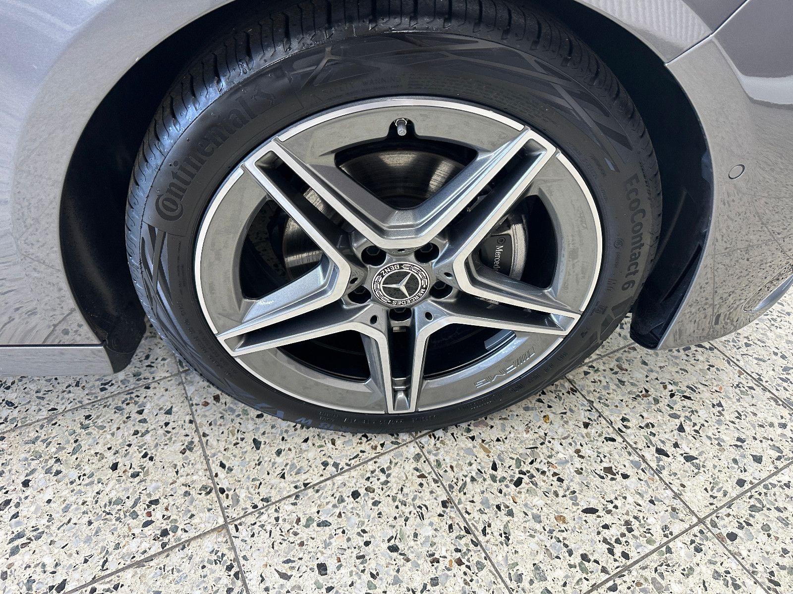Mercedes-Benz A 180 AMG Line NAV LED PTS SHZ KEYLESS KAMERA 1H foto 4