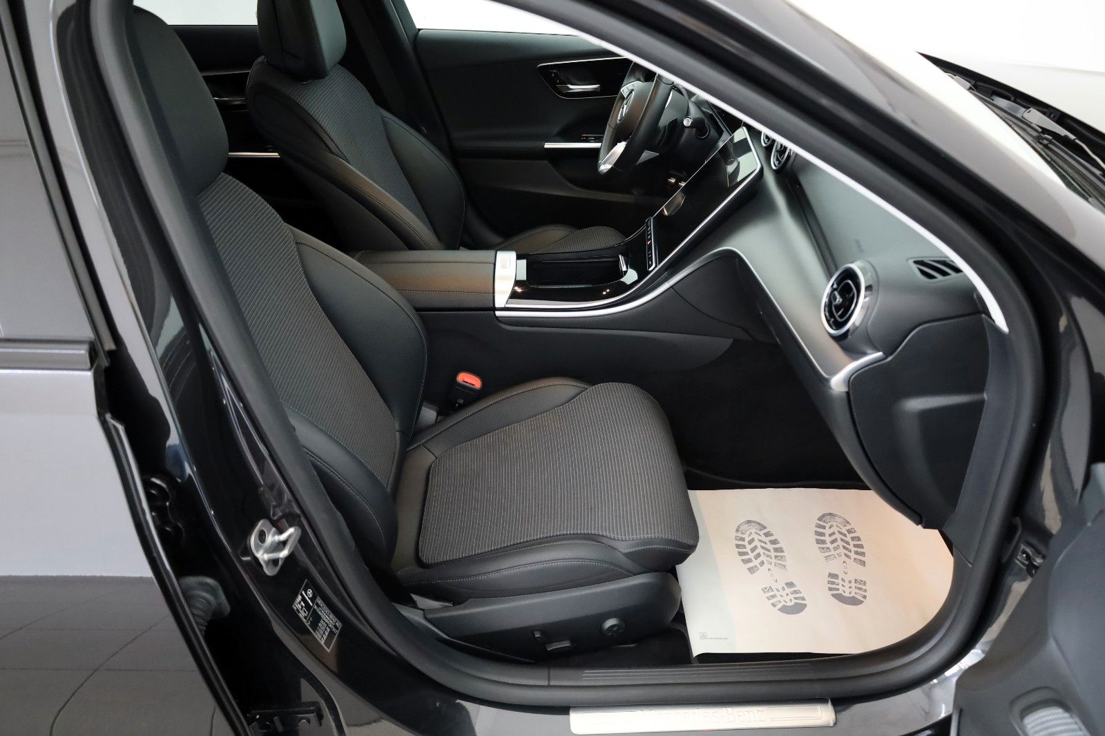 Fahrzeugabbildung Mercedes-Benz C 300e T T.Leder,Navi,LED,Night/Park Paket,Apple