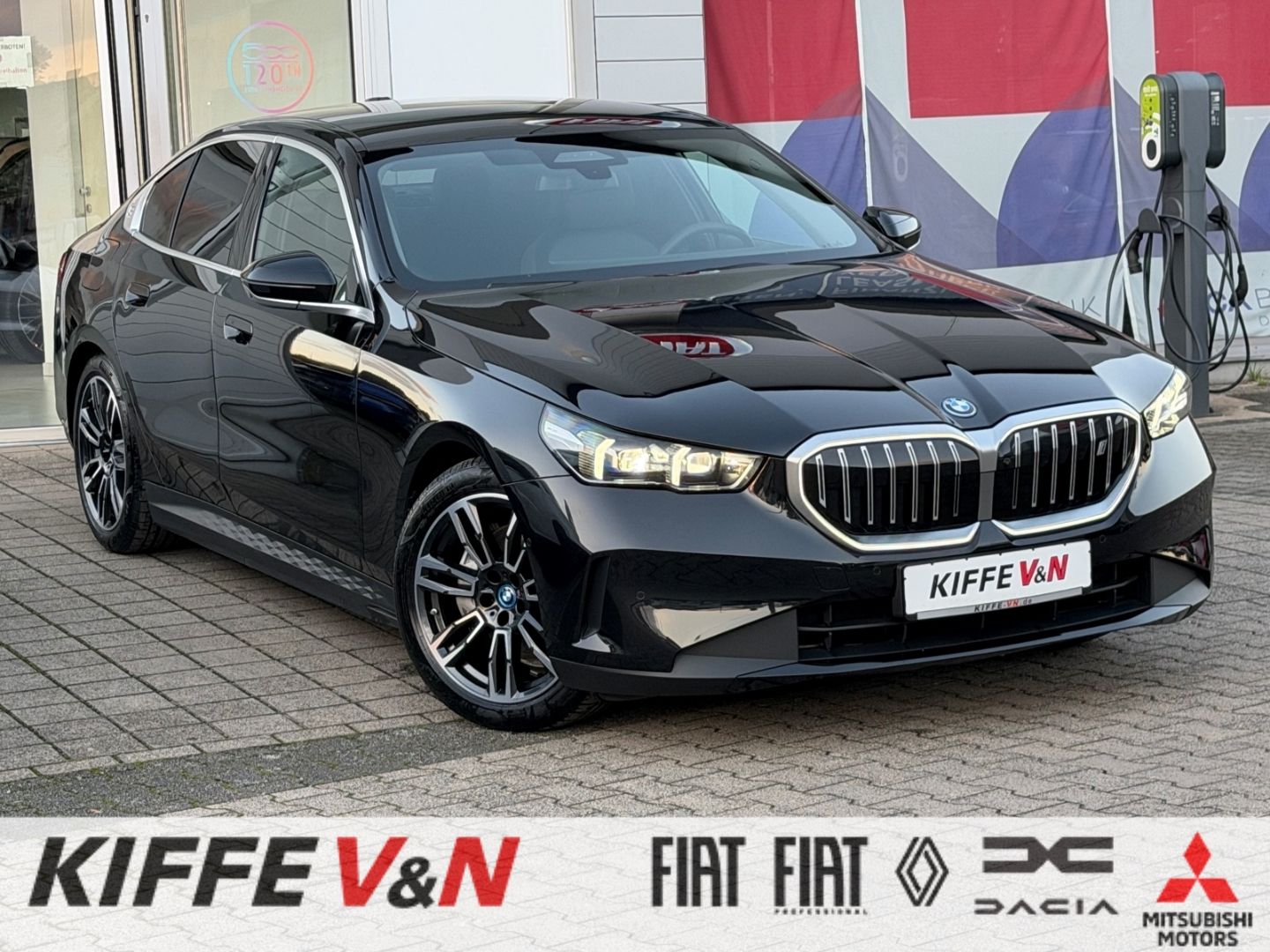 BMW i5 xDrive40 ICONIC PANO DA-PRO 360 B&W KLIMASITZ