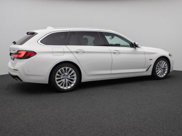 Fahrzeugabbildung BMW 530e Tour Luxury Line HiFi Pano AHK Kamera DAB