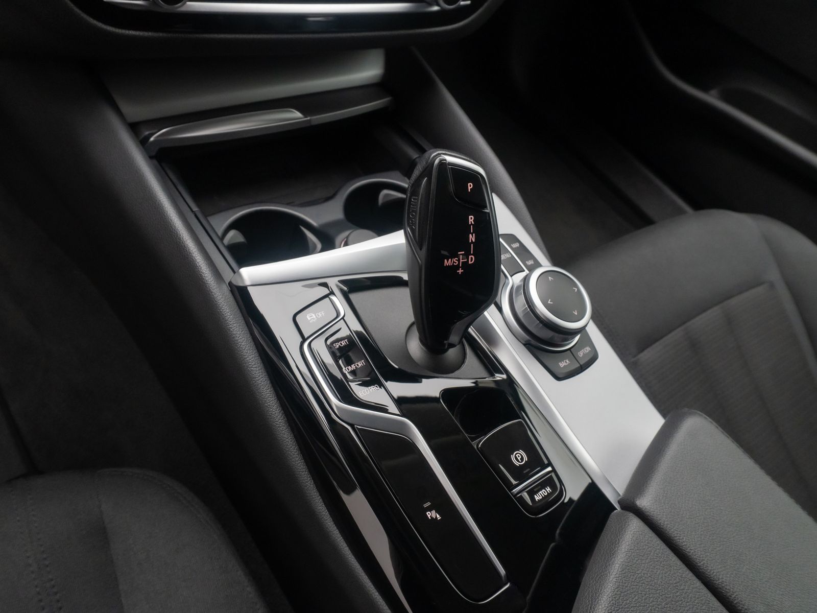 Fahrzeugabbildung BMW 520d Kamera DAB 4xKlima Alarm GeschwindigReg