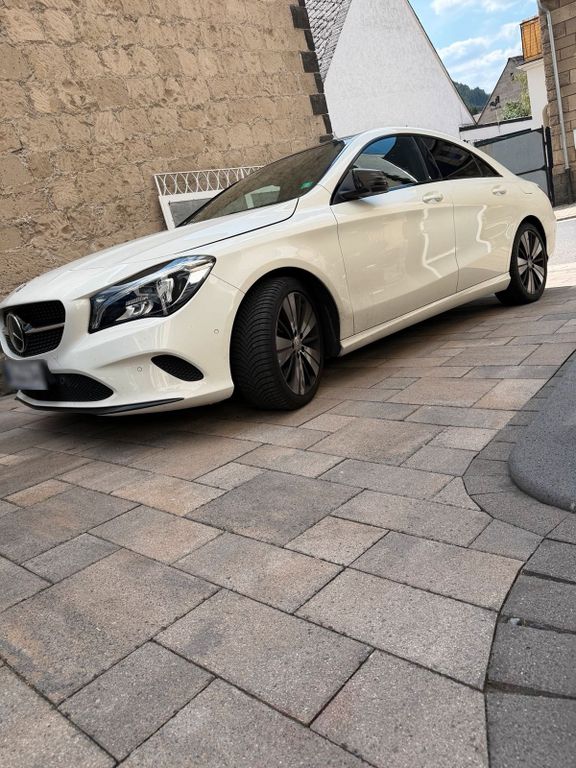 Image of Mercedes-Benz CLA 220 Shooting Brake