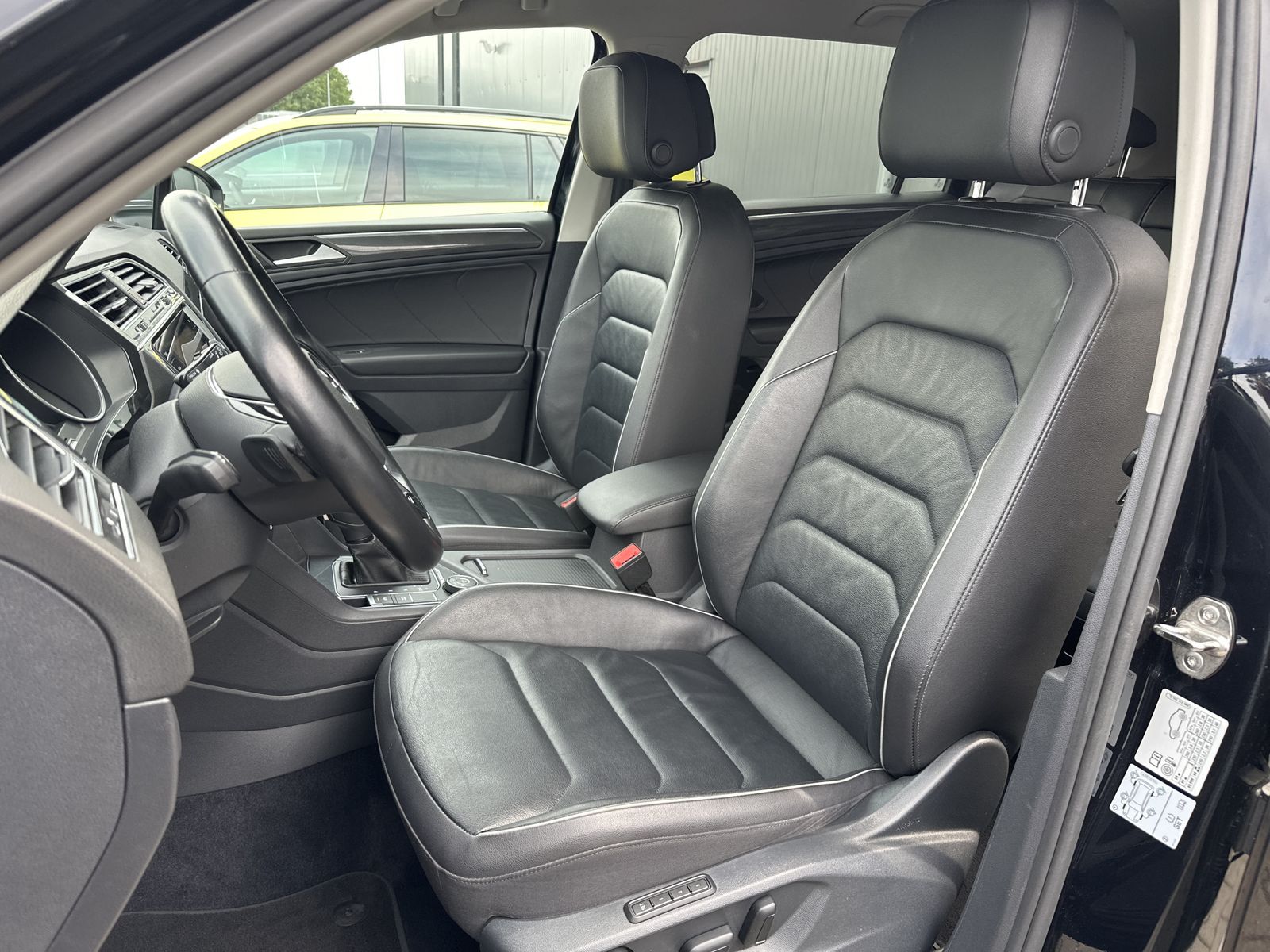 Fahrzeugabbildung Volkswagen Tiguan Allspace 2.0 TDI DSG HL 4M DSG NAV+LED+AC