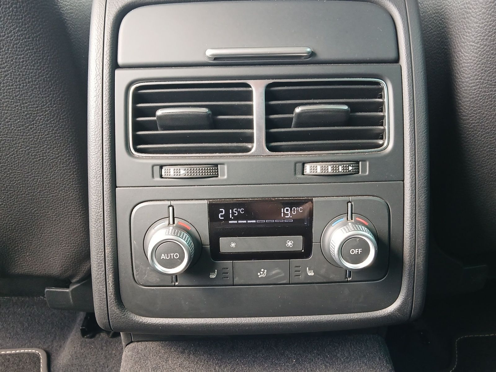 Fahrzeugabbildung Volkswagen Touareg TDI R-Line Terrain Tech 4M Xenon Navi AH